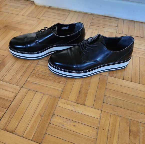 B2 Black Leather Shiny Oxford Boots - Picture 3 of 4